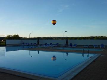 Gîte pour 8 personnes, avec jardin ainsi que terrasse et piscine, animaux acceptés à Sainte-Nathalène