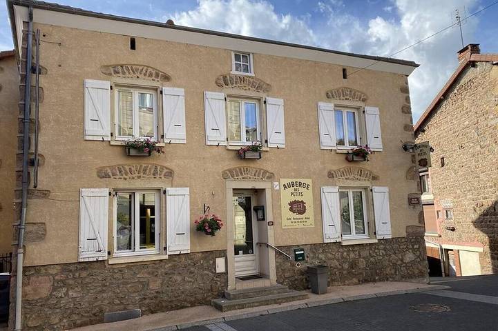 Location de vacances pour 15 personnes, avec jardin à Saint-Igny-de-Vers