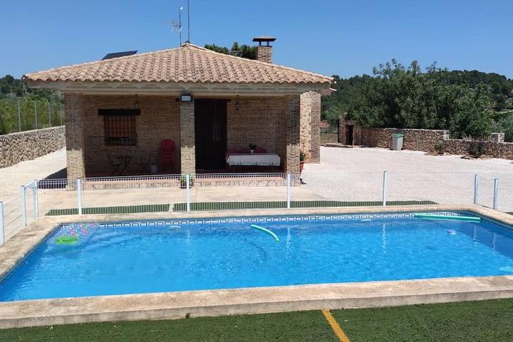 Casa rural para 6 personas, con Terraza y Jardín además de Piscina y Vistas en Chella