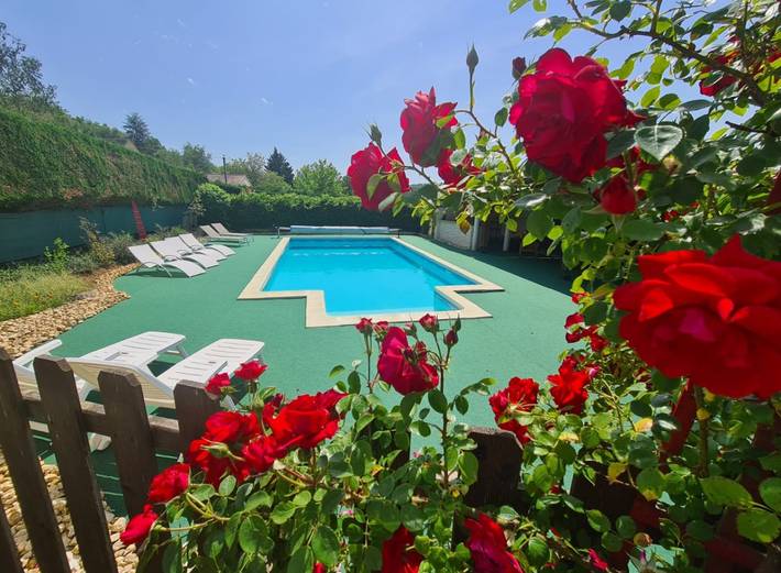 Gîte pour 4 personnes, avec jardin ainsi que piscine et terrasse - 1