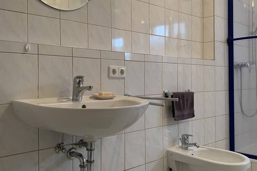 Ganze Wohnung, Geräumige Ferienwohnung mit sonnigem Garten & Sauna in Legoland Nähe in Ichenhausen, Bayerisch Schwaben