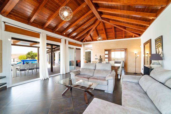 Ferienhaus für 8 Personen, mit Terrasse und Garten sowie Whirlpool in Puerto Calero Marina - 4