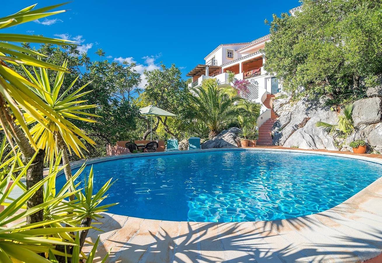 Superbe villa avec piscine à débordement, vue sur les montagnes et jardin exotique in Gaucín, Province de Málaga