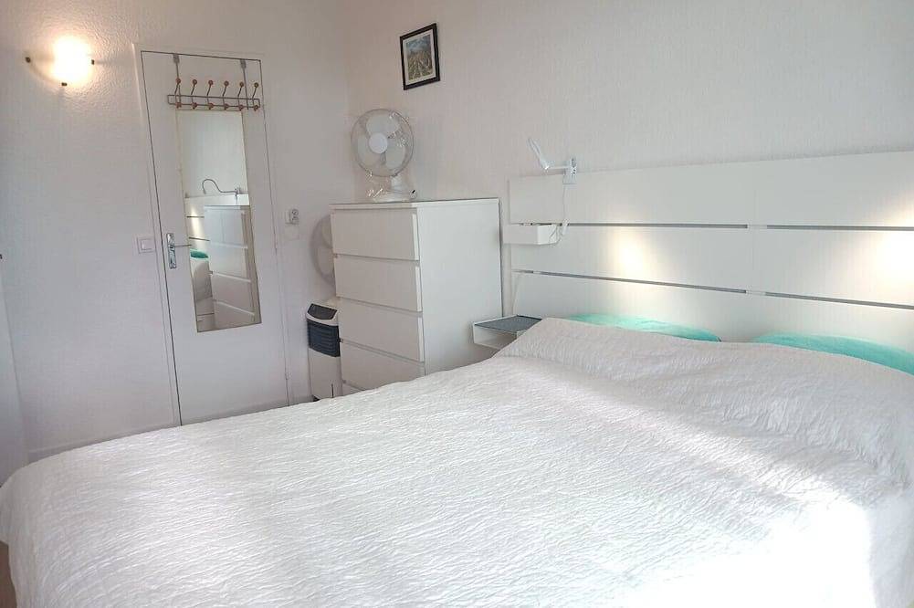 Ganze Wohnung, Charmant Appt de ville avec Vue mer près de Cannes in Golfe-Juan, Vallauris