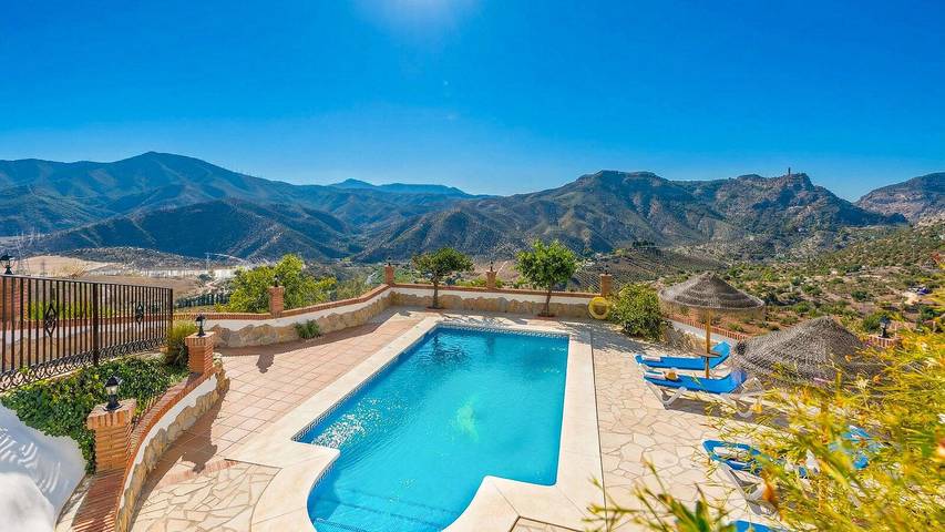 Casa rural para 8 personas, con Balcón/Terraza además de Jacuzzi y Piscina en Álora