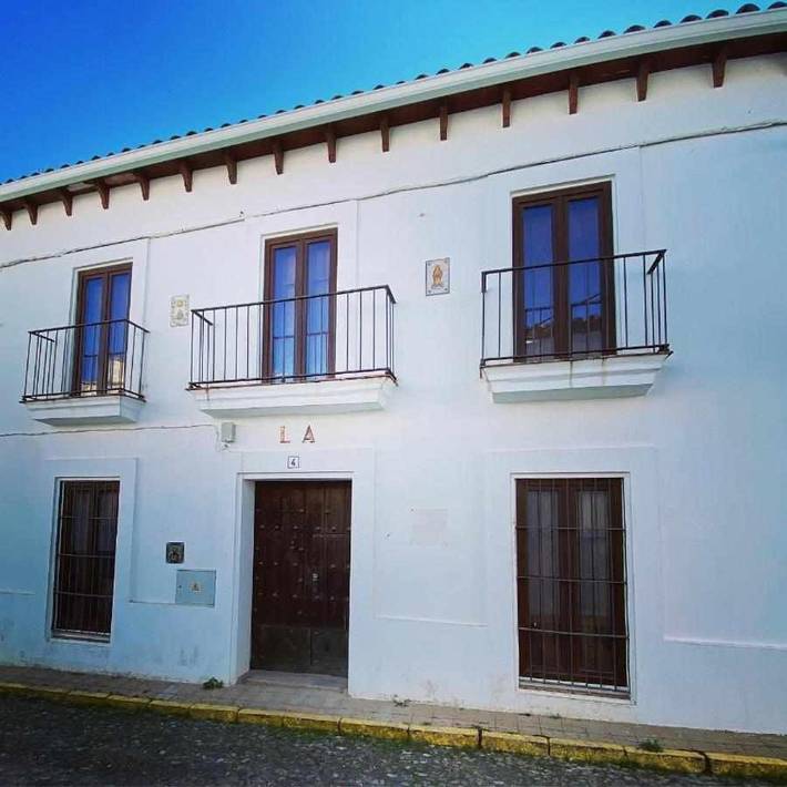 Apartamento para 8 personas, con Balcón además de Terraza y Vistas en Higuera de la Sierra