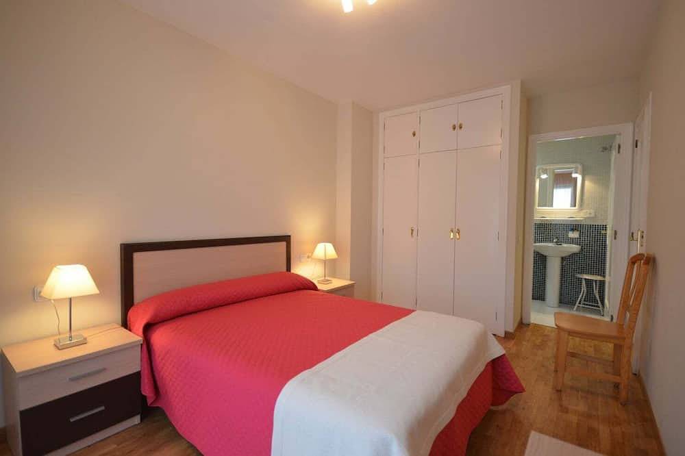Entire apartment, Modern and cozy apartment in Sanxenxo at 300 m. from the beach of Silgar. in Sanxenxo, Rías Baixas