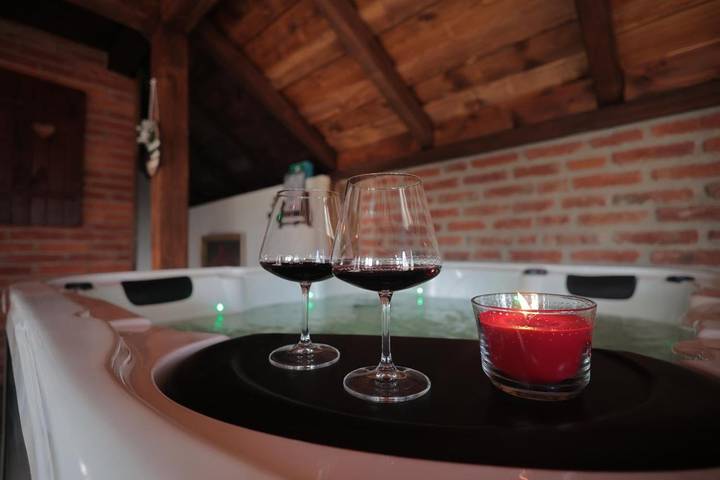 Casa de vacaciones para 4 personas, con jardín además de piscina y jacuzzi - 1