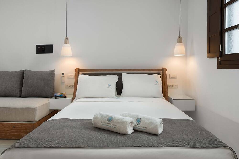 Entire apartment, Lindos Shore Junior Suite very close to Lindos Main Beach in Lindos, Rhodes