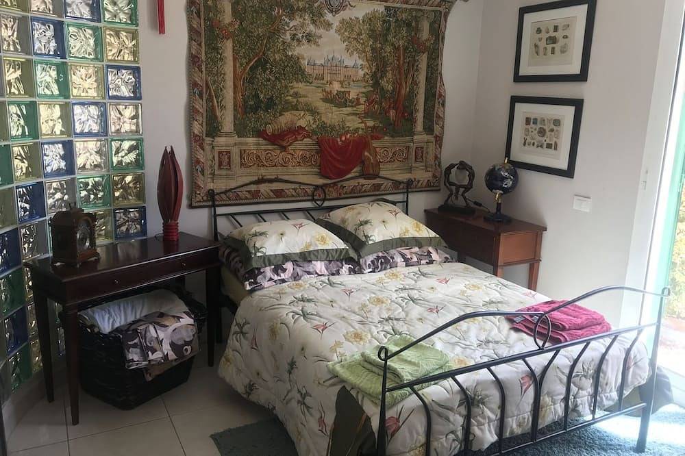 Romantische Villa Lenivada mit Aussicht ,  Swimmingpool und Aussenwhirlpol in Dolceacqua, Ligurische Alpen