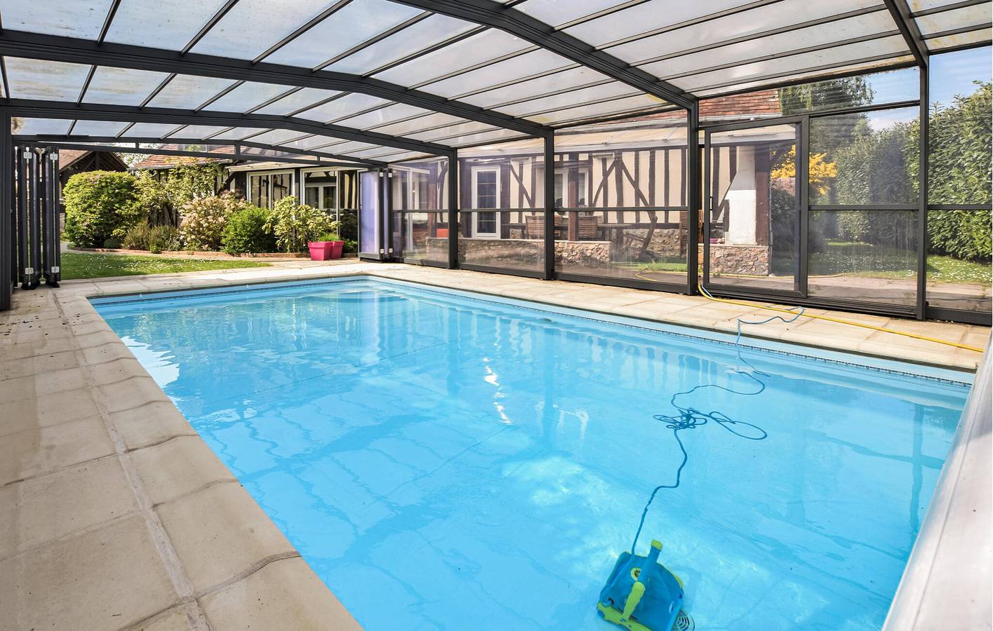 Charmantes Apartment mit Pool und Garten, 1,5 km von La Croupte entfernt in Livarot-Pays-d'Auge, Lisieux und Umgebung