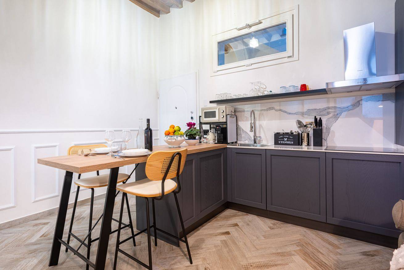 Entire apartment, Guesthost - Bixio 29 Apartment 3 in Oltretorrente (Parma), Parma