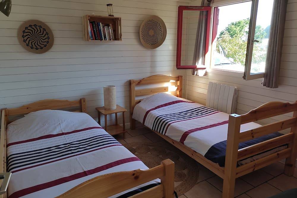Wooden house 50 m from the landing beaches close to shops and restaurants in Asnelles, Côte de Nacre