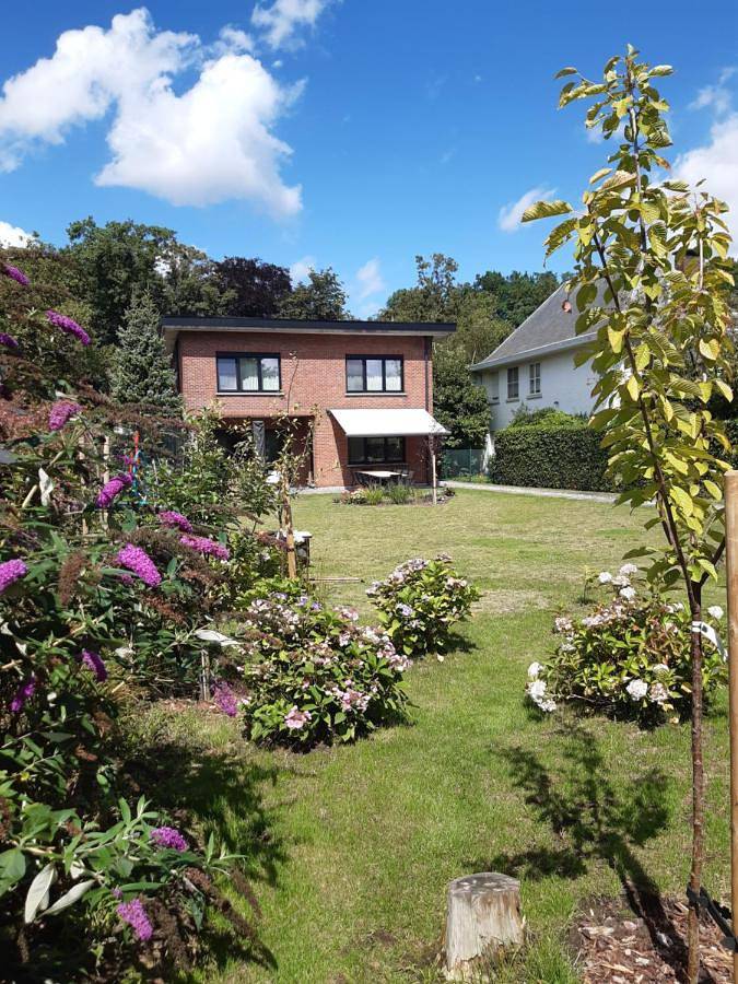 Gîte pour 2 personnes, avec terrasse ainsi que vue et jardin à Boom