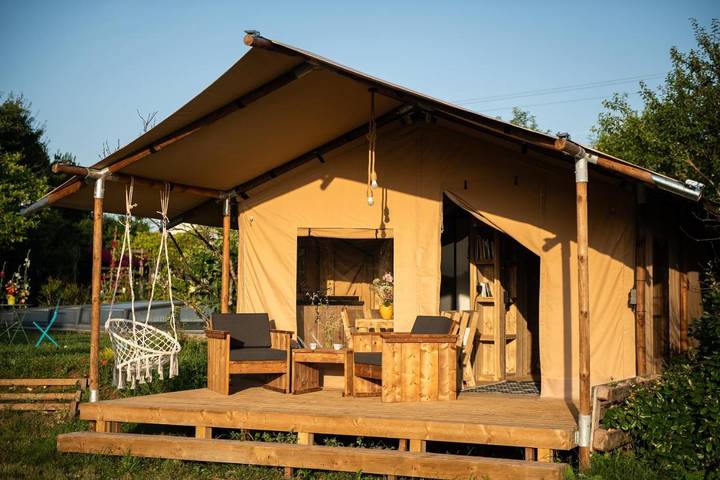 Gîte pour 2 personnes, avec Terrasse et Jardin ainsi que Piscine et Vue à Le Gué-d'Alleré