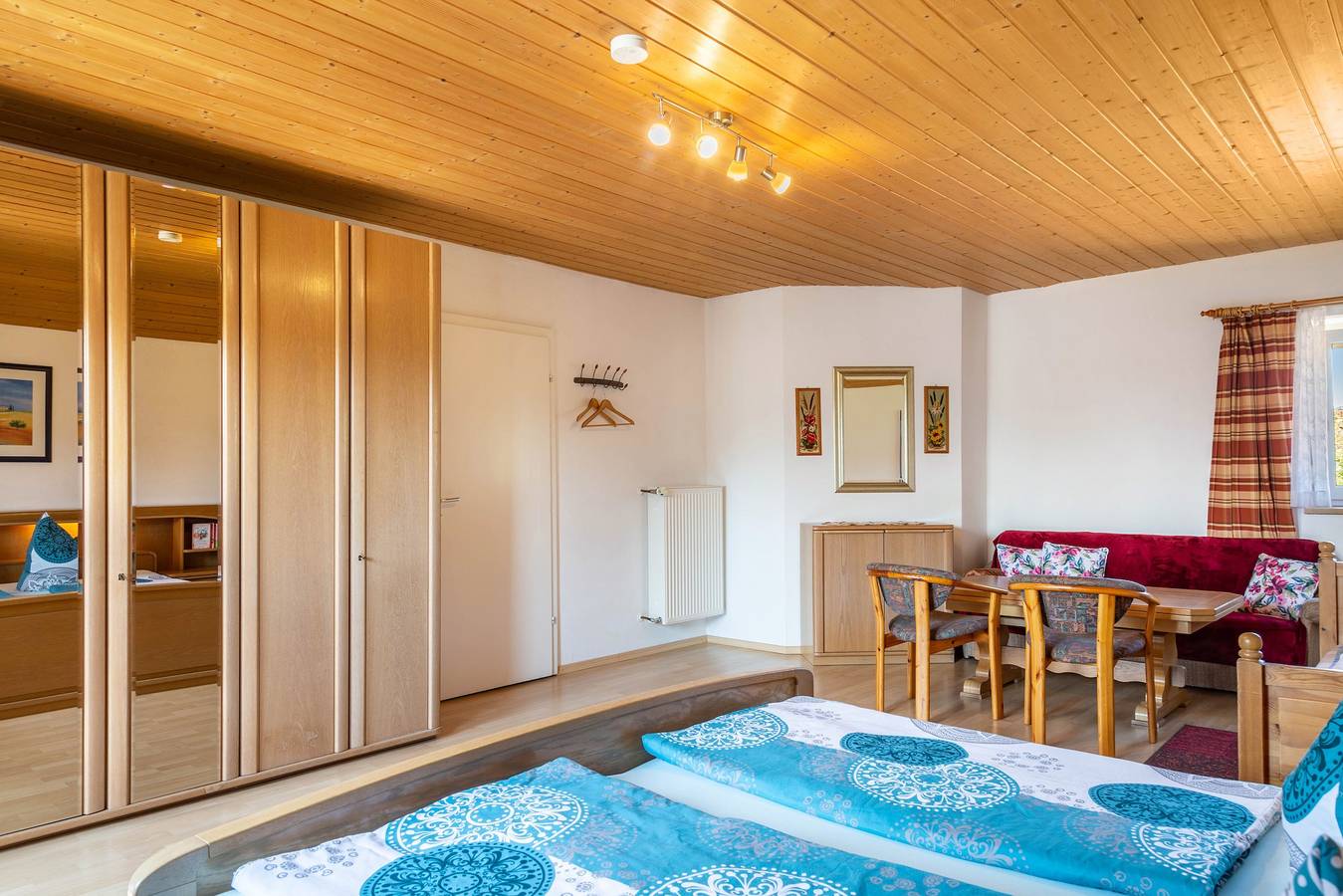 Ganze Wohnung, Ferienwohnung 1 mit Gemeinschaftsgarten, Balkon und Wlan in Spiegelau, Ostbayern