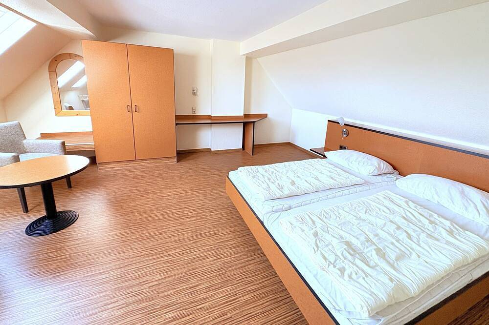 Ganze Wohnung, Ferienwohnung 52 – Idyllisches Apartment für 5 mit zwei Schlafbereichen & Wlan in Buschvitz, Bergen auf Rügen und Umgebung