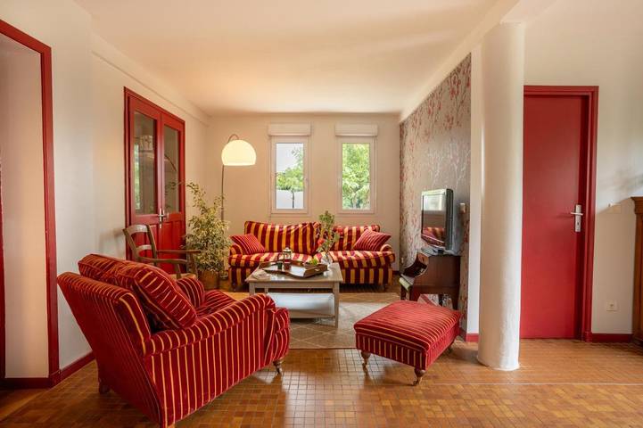 Location de vacances pour 3 personnes, avec Terrasse et Jardin ainsi que Vue sur le lac et Vue dans Magnan