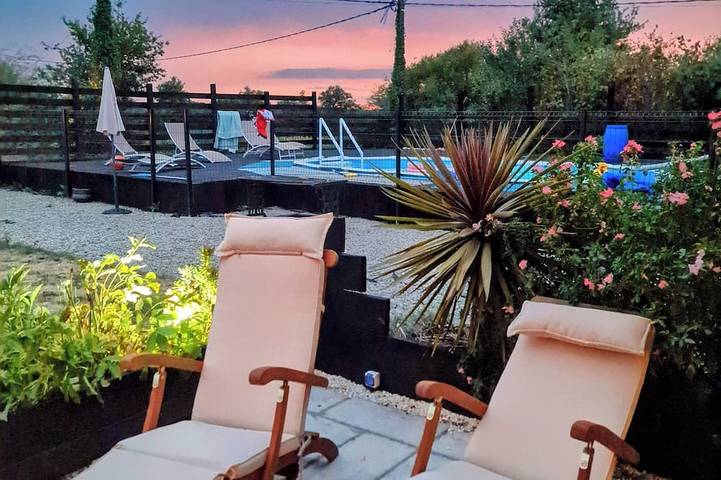 Location de vacances pour 8 personnes, avec Terrasse et Jardin à Brillac