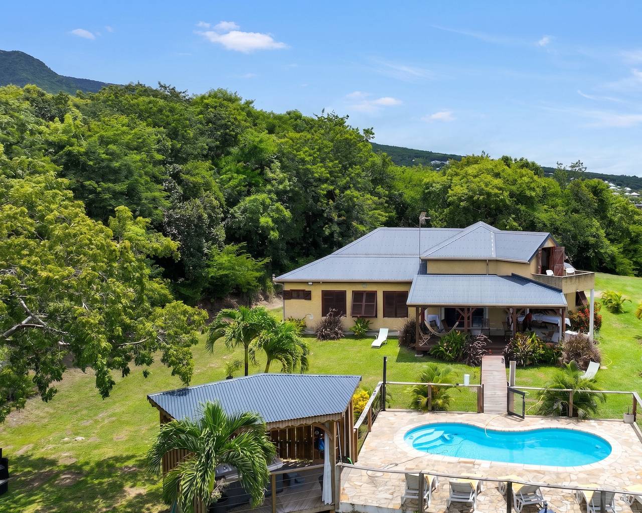 Friendly house in Deshaies with shared pool 120 m² in Plage de Ferry, Deshaies