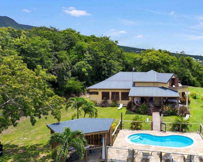 Maison conviviale à Deshaies avec piscine partagée 120 m² in Plage de Ferry, Deshaies