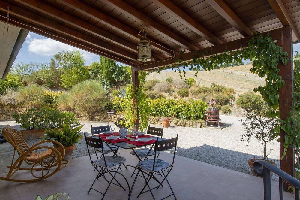 Magnifica villa indipendente con A/C, Wifi, piscina privata, terrazza, vista panoramica, parcheggio in Certaldo, Chianti