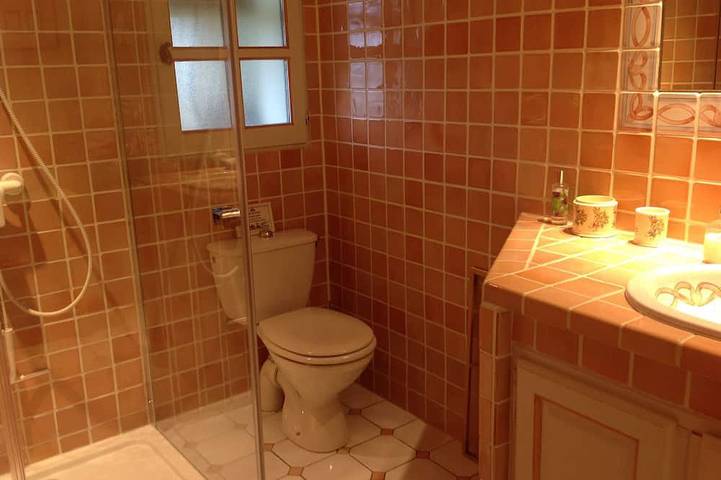Appartement entier, T1 de charme classé ***  en Rdc de villa avec jardin et piscine, accès privé lac in Esparron-de-Verdon, Alpes-de-Haute-Provence