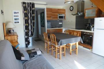 Gîte pour 5 personnes, avec balcon ainsi que jardin et piscine dans Plage de la Govelle