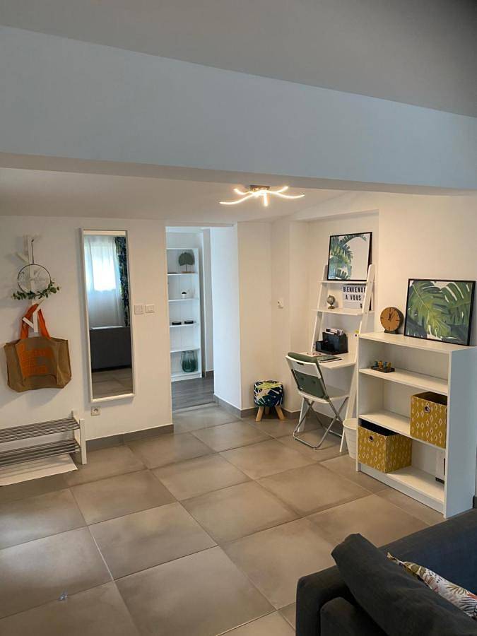 Appartement entier, One-Bedroom Apartment in Istres, Côte méditerranéenne (France)