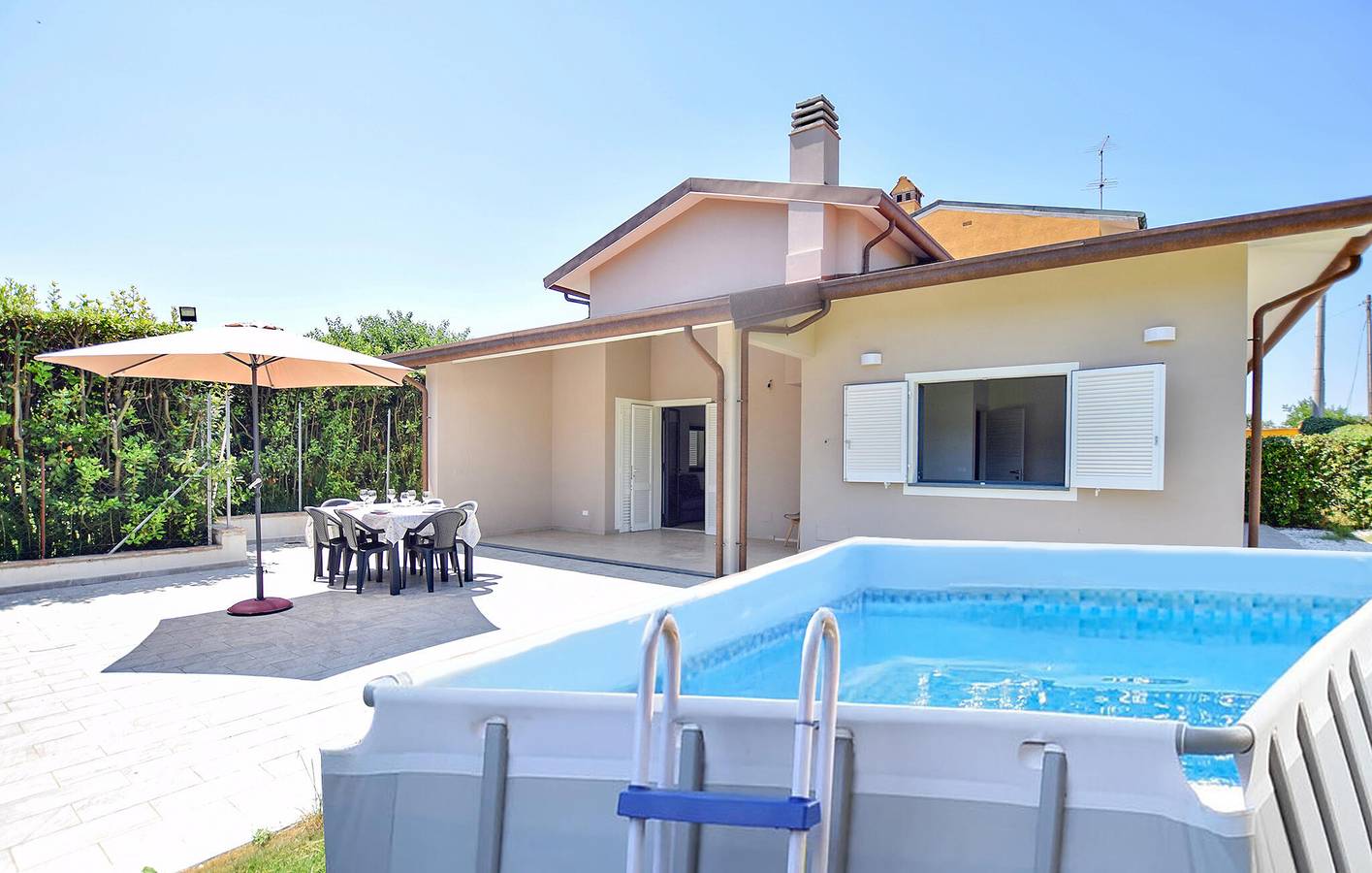 Geräumiges 120qm Apt mit Parkplatz, TV, Garten und Flussblick in Massarosa, Italienische Riviera