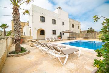 Villa für 9 Personen, mit Pool und Meerblick sowie Balkon auf Malta