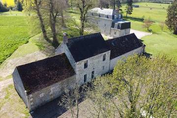 Gîte pour 6 personnes, avec jardin à Neuvy-au-Houlme