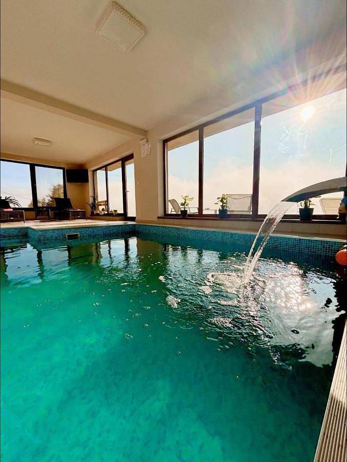 Villa pour 2 personnes, avec jardin ainsi que jacuzzi et piscine à Alba (Romania)