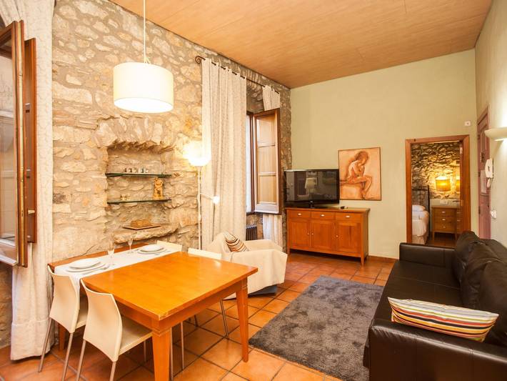 Holiday apartment for 2 people, with Terrace and Garden in Girona