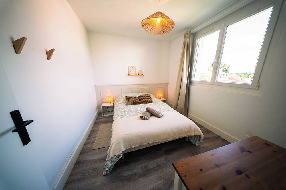 Entire apartment, Bright T3 with balcony and parking, 6 pers, Procé in Nantes, Nantes region