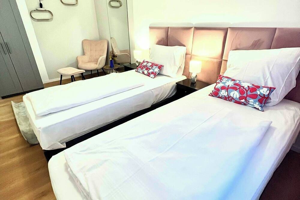 Ganze Wohnung, Big New 8 Rooms Boutique Flat Berlin City Center 1Alocation in Charlottenburg Berlin, Berlin