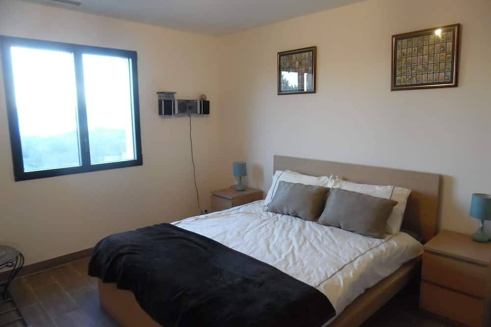 New, B&B,\" coeur-de-Bonnieux\"  Wifi and Ac in beautiful Bonnieux Luberon France in Bonnieux, Parque natural regional del Luberon
