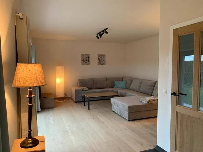 Location de vacances pour 4 personnes, avec Terrasse et Jardin ainsi que Piscine et Sauna à Celles (Hainaut)