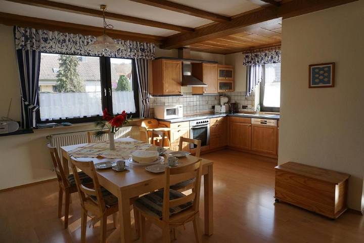 Ferienhaus für 6 Personen, mit Balkon und Terrasse sowie Garten und Ausblick in Hilders - 2