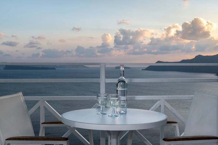 Villa for 2 personer, med terrasse og badebasseng i tillegg til sjøutsikt på Santorini