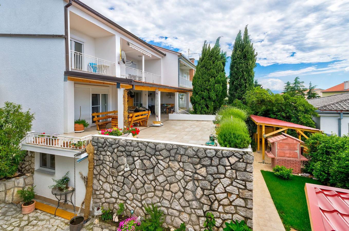 Ganze Wohnung, Reizendes Apartment nur 350 Meter zum Sandstrand mit Meerblick, Grill, Waschmaschine in Crikvenica, Primorje-Gorski Kotar