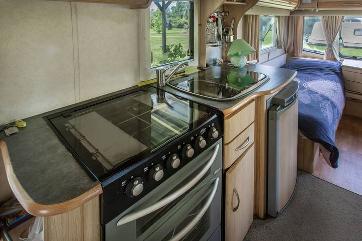 Caravane pour 4 personnes, avec jardin et vue sur le lac dans Haute-Vienne - 2