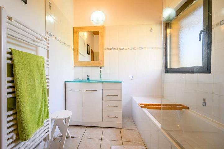Location de vacances pour 5 personnes, avec vue ainsi que piscine et jardin, animaux acceptés à Roquetaillade - 2