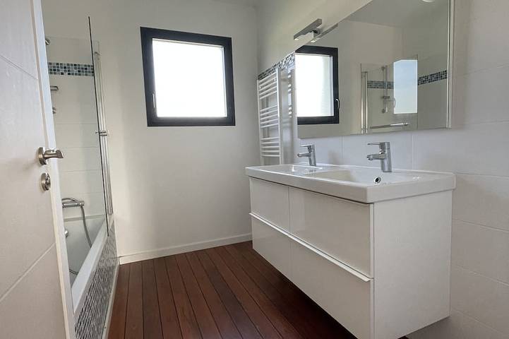 Magnifique contemporaine avec spa de nage chauffé à 15 min de Bordeaux centre. in Fargues-Saint-Hilaire, Région de Bordeaux
