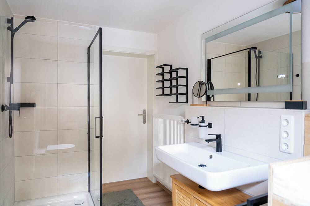 Ganze Wohnung, Familienfreundliche, neue & moderne Ferienwohnung nahe Phantasialand & Köln in Weilerswist, Rheinland