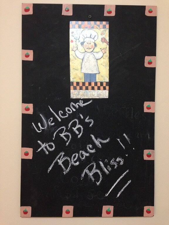 Vacation rental for 5 people, with pool and hot tub as well as yard, with pets in St. Simons Island