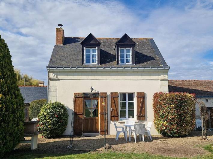 Location de vacances pour 4 personnes, avec vue et jardin à Vernoil-le-Fourrier