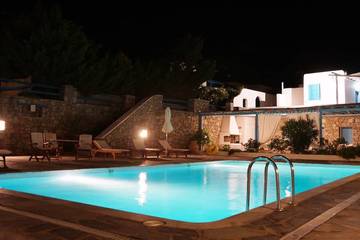 Gîte pour 4 personnes, avec balcon et piscine dans Kalafatis