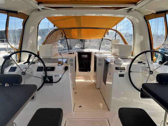 Bateau pour 12 personnes dans Port Pin Rolland - 2