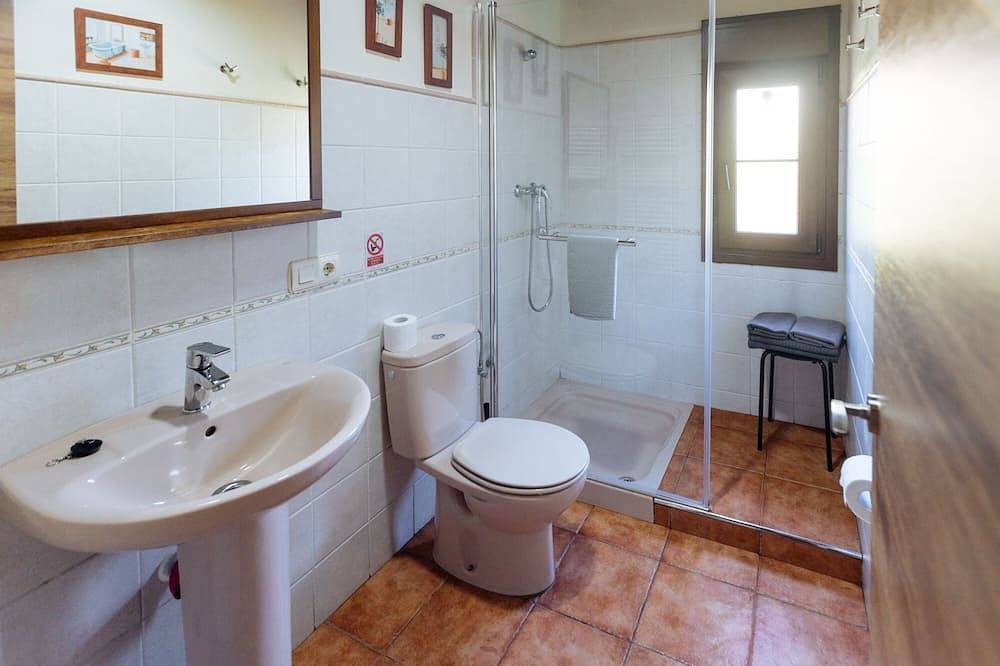 Casitas adosadas en el jardín de Picos de Europa: Ar0712 in Avín, Onís